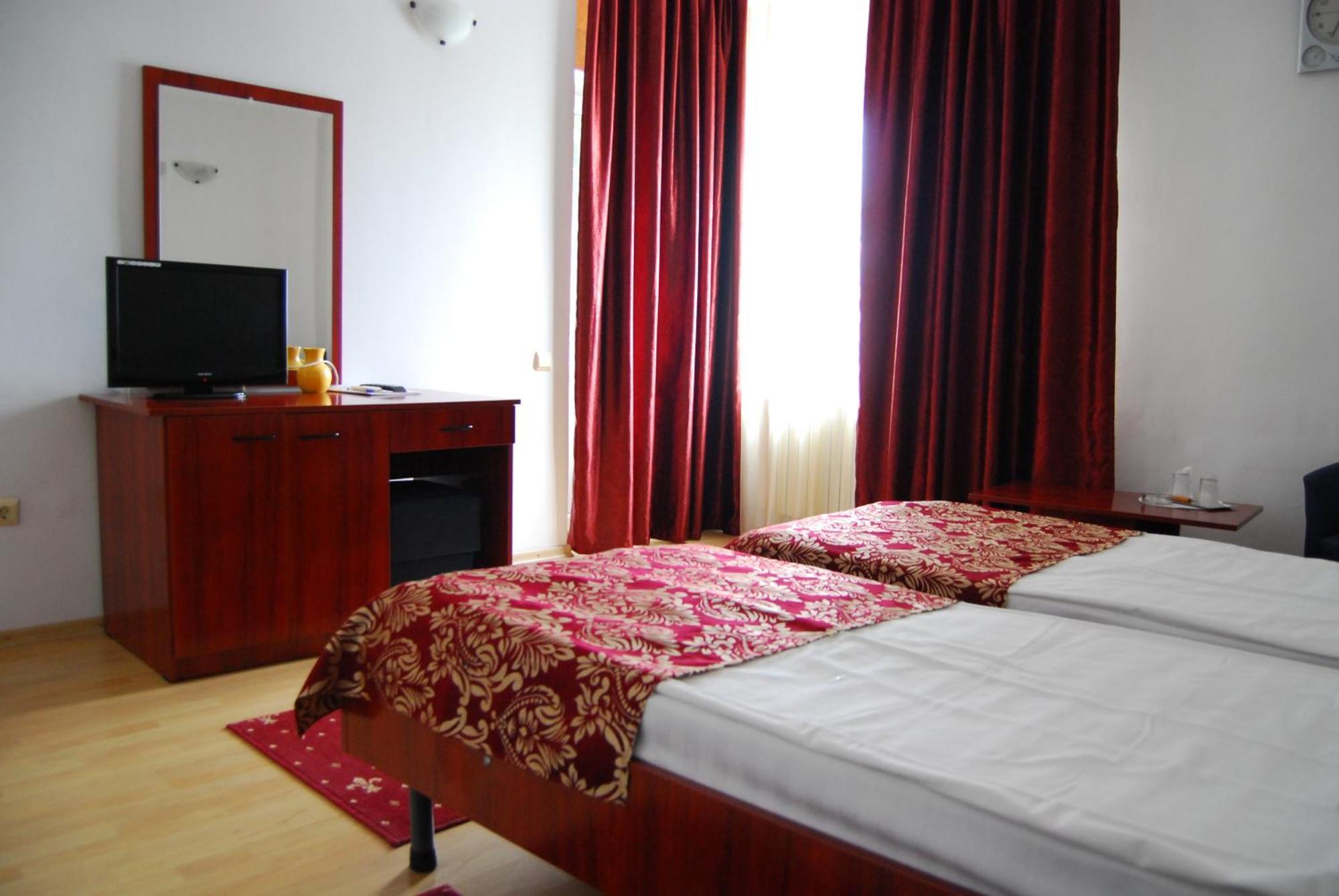 Hotel Dali 3*