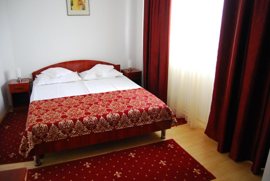 Dali Hotel 3*